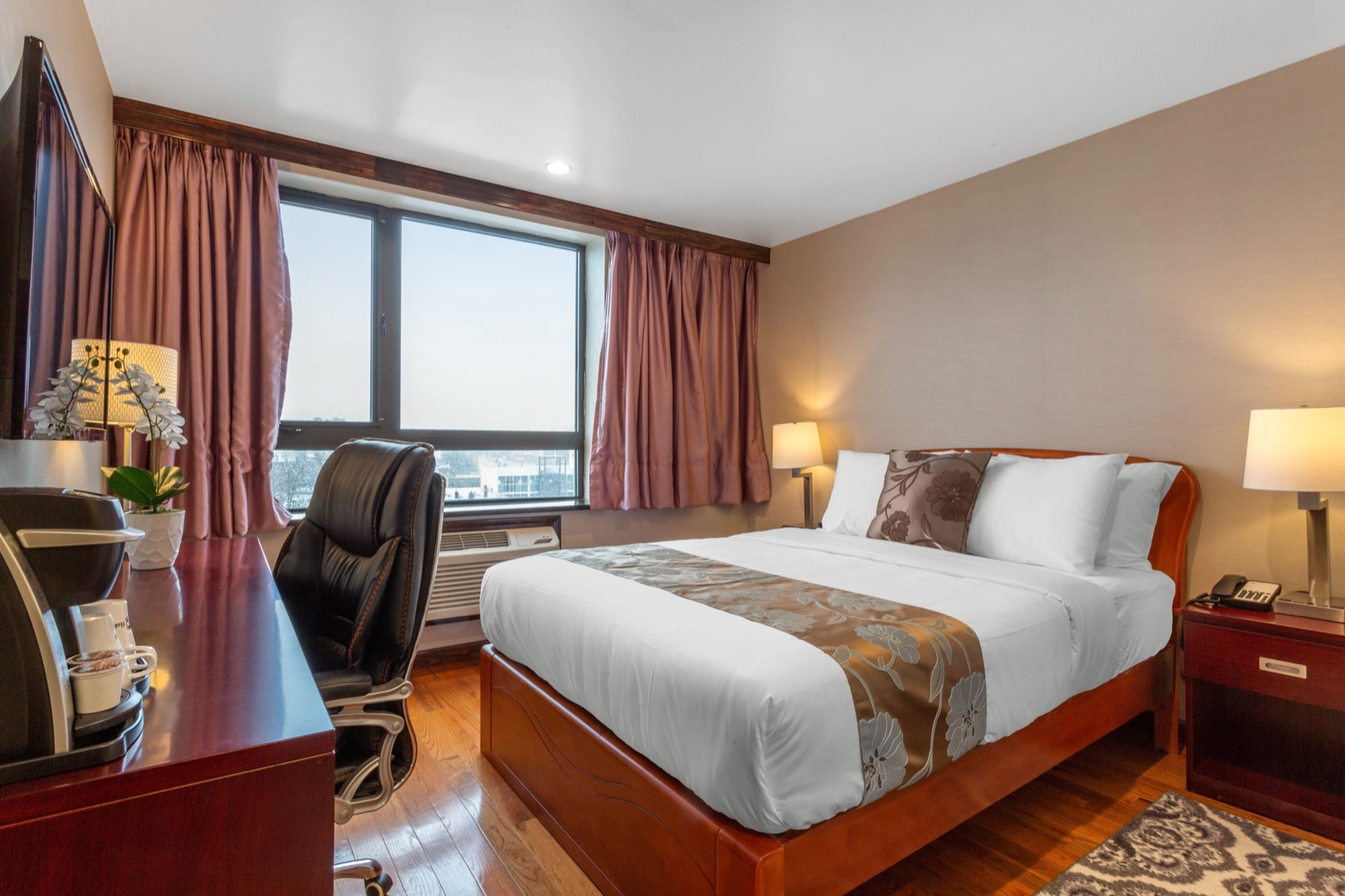 Queen room with desk and TV